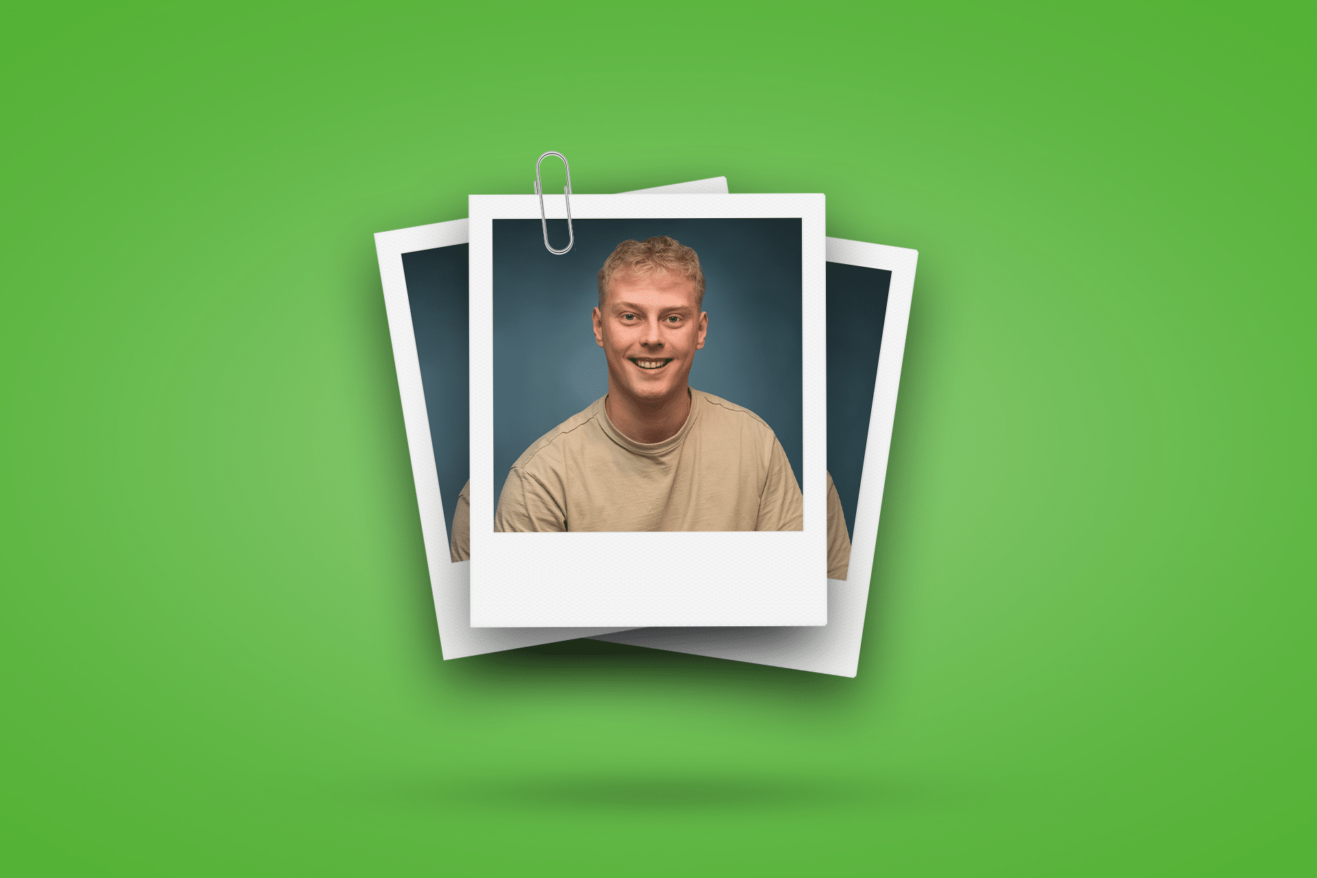 Laurens Mooijman - voormalig stagiair bij Touch Incentive (periode 2023/2024) op een polaroid met groene achtergrond