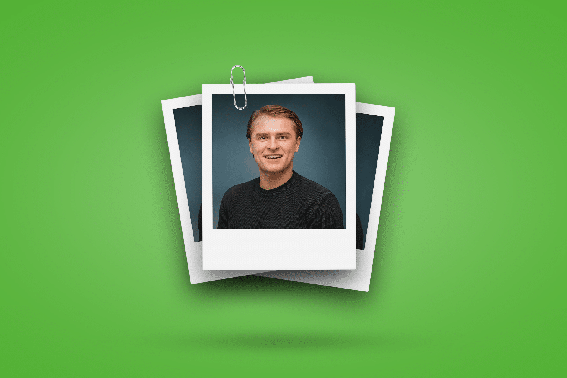 Olivier Remeijn - voormalig stagiair bij Touch Incentive (periode 2023/2024) op een polaroid met groene achtergrond