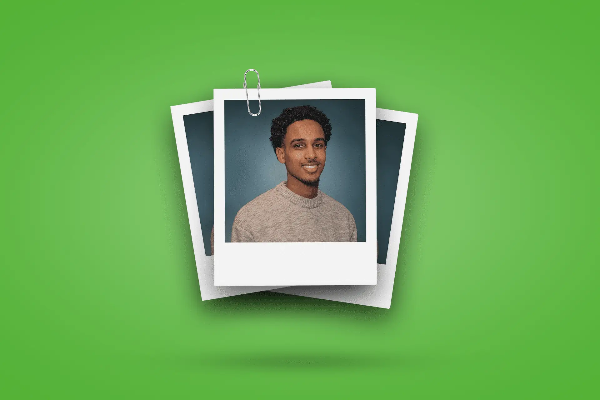 Foto van Rached Aaden in polaroid met groene achtergrond, Stagiair Loyalty bij Touch Incentive