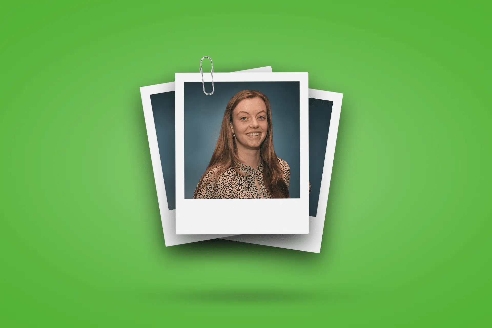 Foto van Sanne Hoogerheide in polaroid met groene achtergrond, Stagiair Promotions bij Touch Incentive