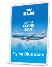 Tablette présentant le programme de fidélité KLM Flying Blue, un avion en vol et le texte « Flying Blue Store » sur fond bleu.